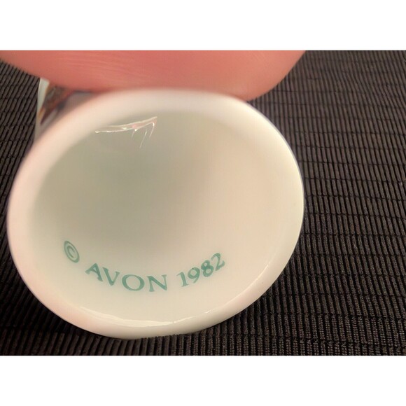 Four (4) Vintage Avon Christmas Holiday Porcelain Thimble 1981-1984 + 3 Souvenir - Picture 5 of 16